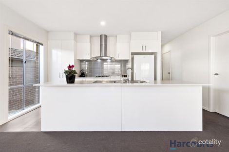 Property photo of 11 Botany Drive Carrum Downs VIC 3201