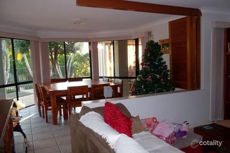 Property photo of 8 Sorrento Way Forest Lake QLD 4078
