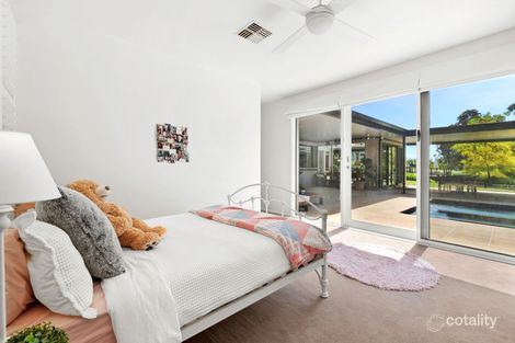 Property photo of 2 Manchelle Close Frankston South VIC 3199