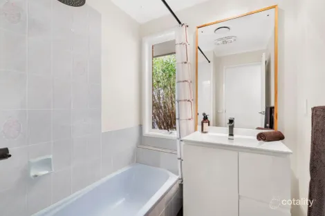 Property photo of 9 Windeatt Close Mill Park VIC 3082