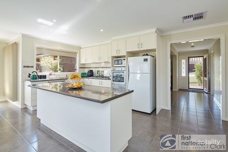 Property photo of 15 Rivendale Crescent Drouin VIC 3818