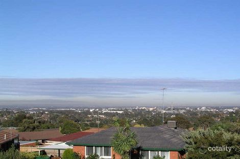 Property photo of 12 Oxley Way Endeavour Hills VIC 3802