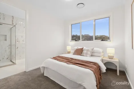 Property photo of 13 Raven Circuit Warriewood NSW 2102