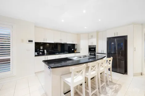 Property photo of 32 Ellendale Street Rowville VIC 3178
