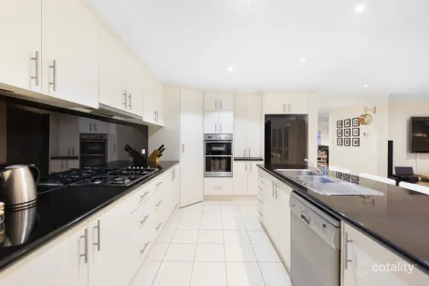 Property photo of 32 Ellendale Street Rowville VIC 3178