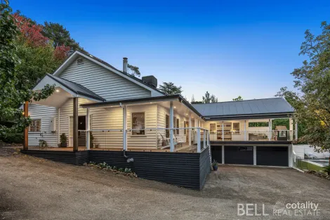 Property photo of 33 Pine Road Mooroolbark VIC 3138