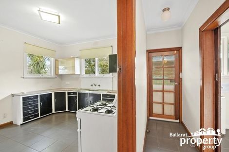 Property photo of 31 Browns Parade Wendouree VIC 3355