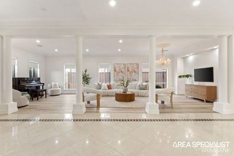 Property photo of 2 Parklea Avenue Cairnlea VIC 3023
