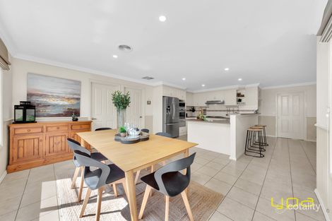 Property photo of 3 Dunferline Crescent Cranbourne VIC 3977