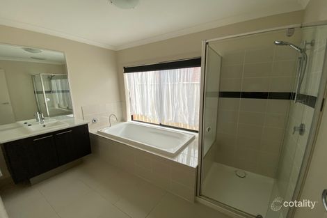 Property photo of 11 Settlers Drive Kialla VIC 3631