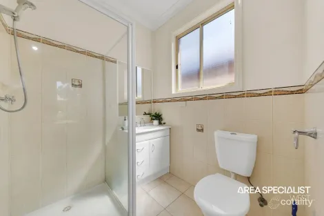 Property photo of 3 Strutt Place Caroline Springs VIC 3023