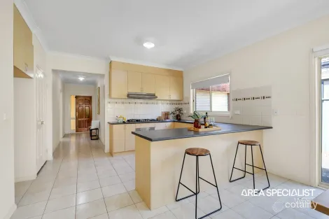 Property photo of 3 Strutt Place Caroline Springs VIC 3023