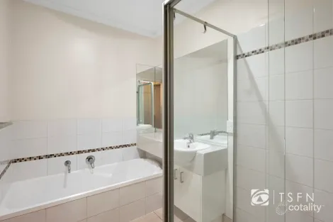 Property photo of 3 Candee Court Kennington VIC 3550