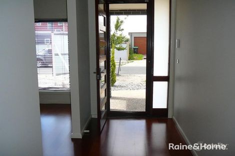Property photo of 6 Ivan James Place Caroline Springs VIC 3023