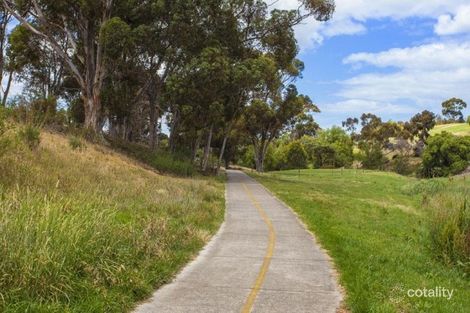 Property photo of 1 Weyburn Place Avondale Heights VIC 3034