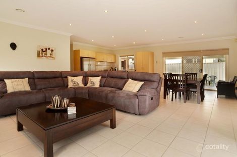 Property photo of 2 Pymble Gardens Craigieburn VIC 3064