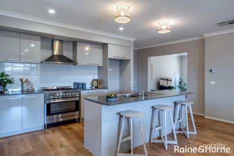 Property photo of 40 Light Horse Circuit Sunbury VIC 3429