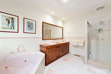 Property photo of 11 Maralee Court Berwick VIC 3806