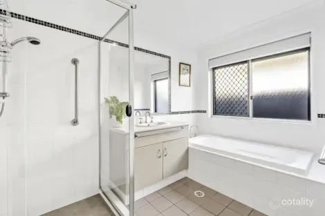 Property photo of 2 Yaraan Crescent Beachmere QLD 4510