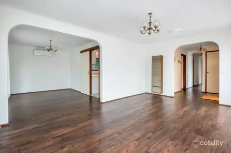 Property photo of 12 Lewis Close Mill Park VIC 3082
