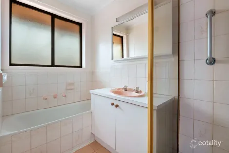 Property photo of 12 Lewis Close Mill Park VIC 3082
