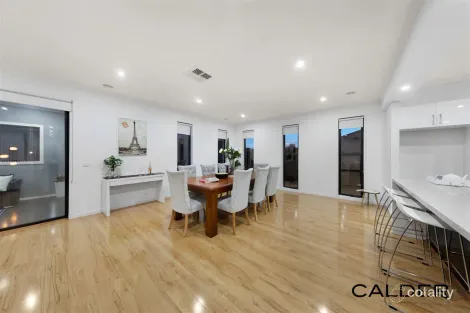 Property photo of 2 Murchison Place Caroline Springs VIC 3023