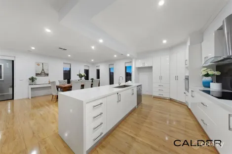 Property photo of 2 Murchison Place Caroline Springs VIC 3023