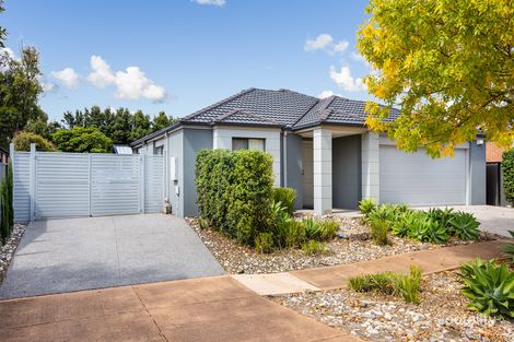 Property photo of 27 Pankhurst Promenade Point Cook VIC 3030