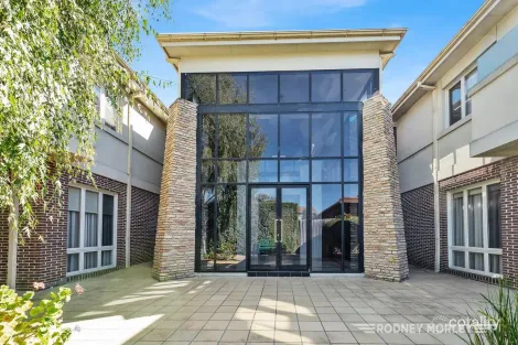 11/326 Orrong Rd, Caulfield North, VIC 3161