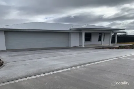 Property photo of 3 Magenta Circuit Dubbo NSW 2830