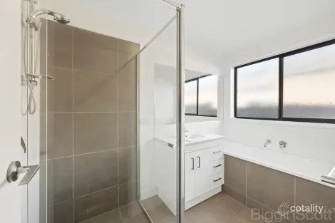 Property photo of 5 Hollis Crescent Bacchus Marsh VIC 3340