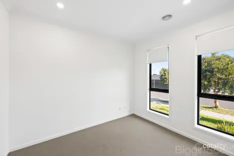Property photo of 5 Hollis Crescent Bacchus Marsh VIC 3340