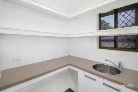 Property photo of 39 Kenora Street Mansfield QLD 4122