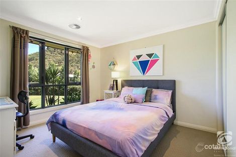 Property photo of 17 Lambourn Drive West Wodonga VIC 3690