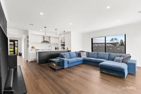 Property photo of 14 Graduation Place Churchill VIC 3842