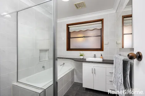 Property photo of 56 Mimosa Drive Mount Austin NSW 2650