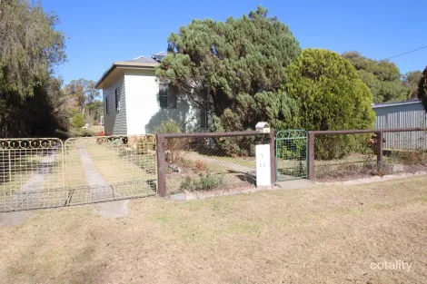 26 Gladstone St, Jennings, NSW 4383