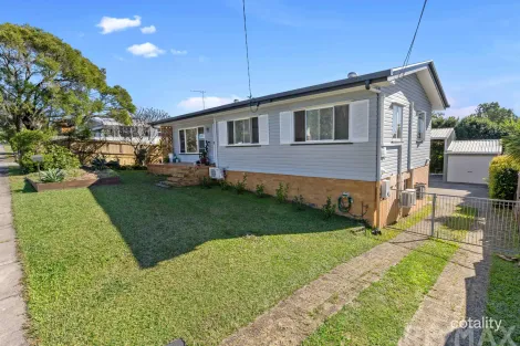 16 STRATHDALE ST, ASPLEY, QLD 4034