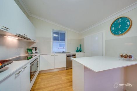 42 Raymond St, Shorncliffe, QLD 4017