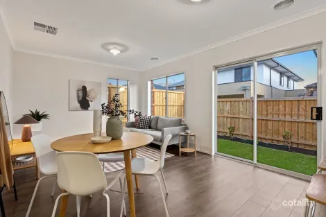 Property photo of 16 Company Road Berwick VIC 3806