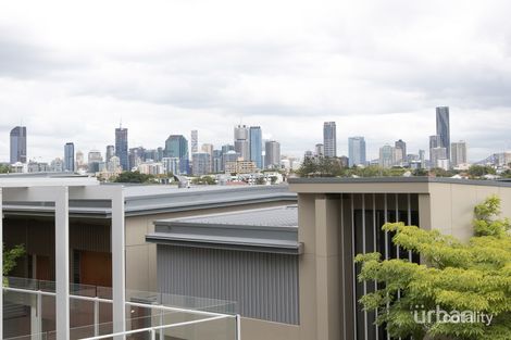 Property photo of 315/90 Wynnum Road Norman Park QLD 4170