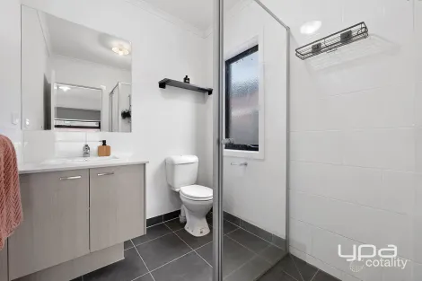 Property photo of 122 Stonehill Drive Maddingley VIC 3340
