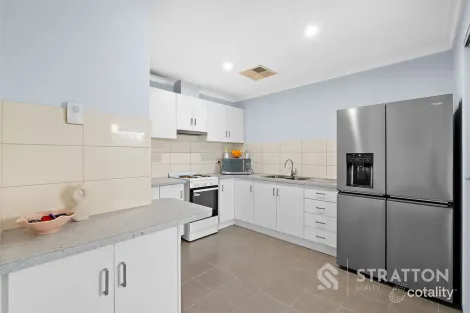 4b Currawong Way, Thornlie, WA 6108