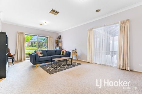 Property photo of 12 St Leonard Way Pakenham VIC 3810