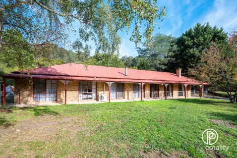700 Woods Point Rd, East Warburton, VIC 3799