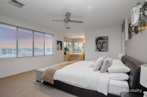 Property photo of 98 Southaven Drive Helensvale QLD 4212