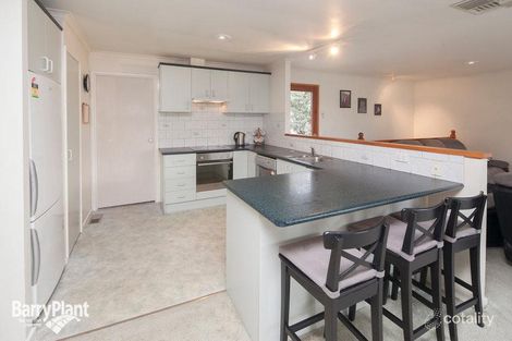 Property photo of 14 Aquila Crescent Endeavour Hills VIC 3802