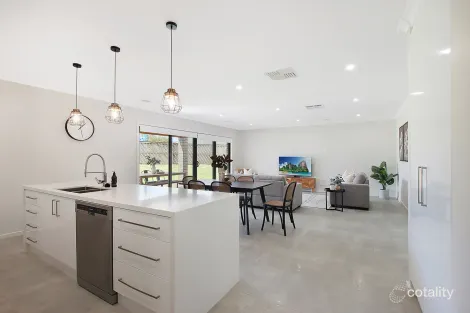 Property photo of 6 Pem Cove Leneva VIC 3691