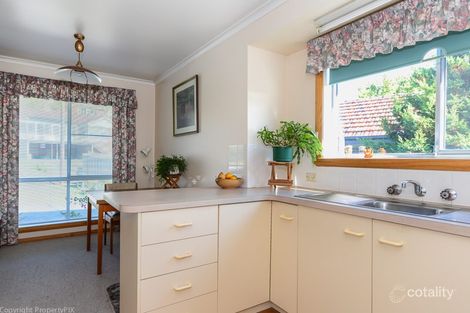 28 Henley St, Lindisfarne, TAS 7015