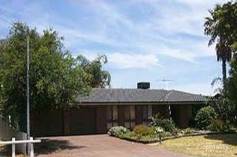 14 Lincoln Rd, Forrestfield, WA 6058